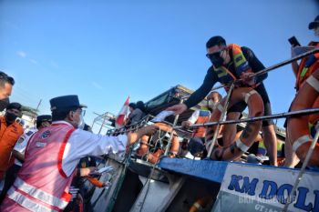 Minister reviews results of ship ramp check at Muara Angke Port