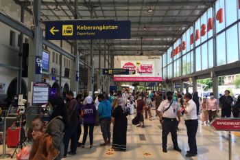 33,400 travelers depart from Jakarta stations day after Eid: KAI