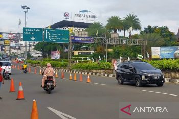 Jalur Puncak berlaku "one way" arah Jakarta setelah macet cukup panjang