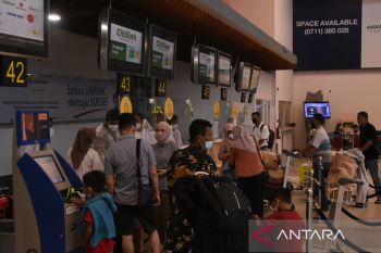 Arus balik pemudik di Bandara SMB II Palembang mulai ramai