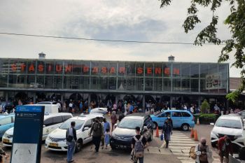 Jakarta stations receive 32,894 travelers on day after Eid