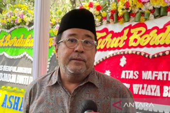 Rano Karno mengaku kaget Mieke Widjaja sempat dirawat karena alami kanker