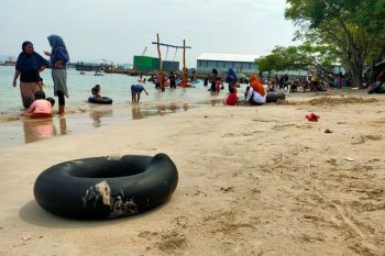 Pantai TISKA dipadati pengujung manfaatkan libur Lebaran