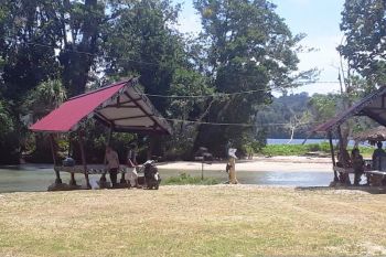 Pantai Saukobye Biak menjadi destinasi wisata selama libur Lebaran