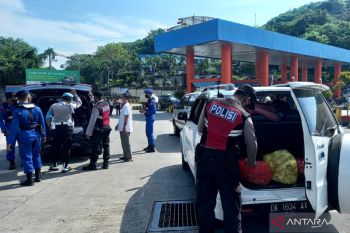 Polda NTB memastikan pergerakan kendaraan arus balik terpantau lancar