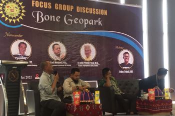 Bupati Bone berinisiatif buat perda penguatan lembaga adat