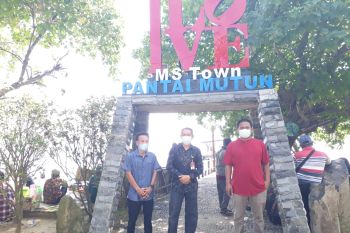 Tim Pemdes Kemendagri tinjau pelaksanaan prokes di Pantai Mutun