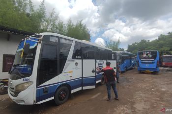 Di Palembang, ratusan pemudik  tujuan Jakarta-Yogya pilih gunakan bus