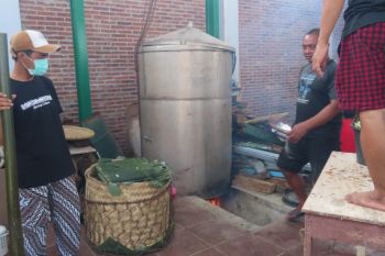 Pemkot Pekalongan ingatkan warga patuhi prokes saat Syawalan