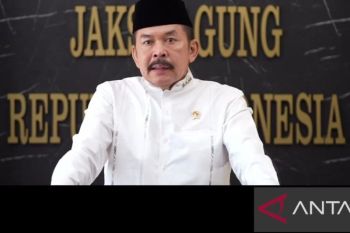 Jaksa Agung akan beri sanksi pegawai yang tak masuk pada hari pertama kerja