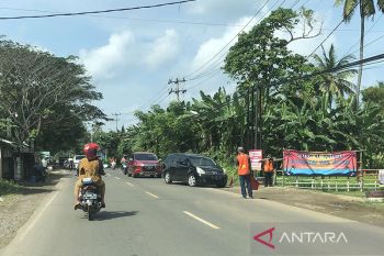 Lalu lintas menuju objek wisata Pantai Anyer terpantau landai