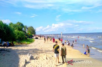 Legislator Kotim soroti pedagang di Pantai Ujung Pandaran buang sampah sembarangan