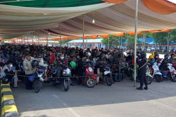 Pemudik bersepeda motor padati Pelabuhan Bakauheni Lampung