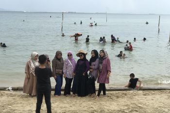 Ratusan warga padati sejumlah tempat wisata di Batam