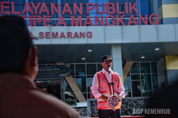Minister Sumadi inaugurates three renovated stations in Central Java
