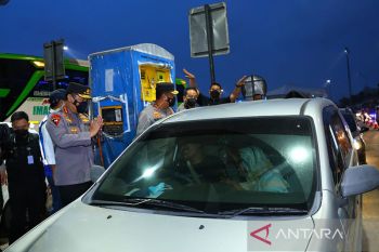 Polri perpanjang waktu sistem satu arah di jalan tol