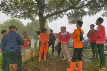 85 personel cari penerbang paralayang hilang di Agam