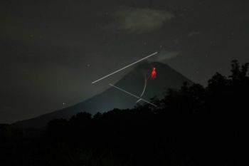 Gunung Merapi mengalami 154 kali  gempa guguran
