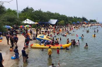 Objek wisata di Kepulauan Seribu masih dipadati wisatawan pada H+4 Lebaran 2022