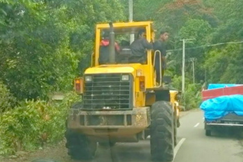Bupati kirim alat berat bersihkan longsor di jalan poros Sinjai-Malino