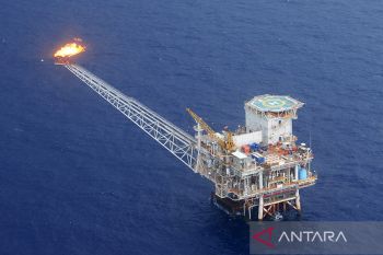 Harga minyak dunia melonjak 4 persen