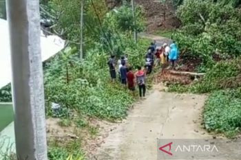 DPRD Mamasa minta pemerintah kerahkan alat berat atasi longsor