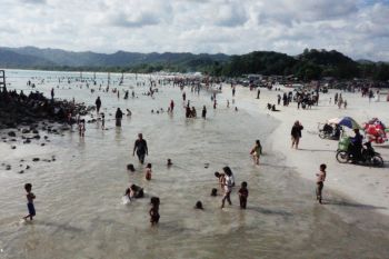 Pendapatan juru parkir Selong Belanak Lombok Tengah ditaksir mencapai puluhan juta rupiah