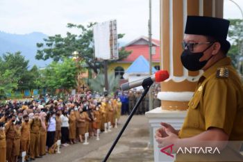 Bupati Morut ingatkan seluruh ASN tidak kebablasan gunakan medsos