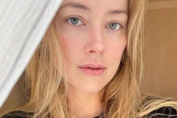 Tangisan Amber Heard disebut 'palsu' oleh penggemar Johnny Depp