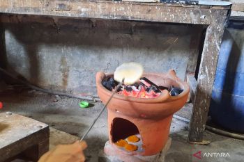 Kerupuk kemplang khas Lampung diburu pemudik