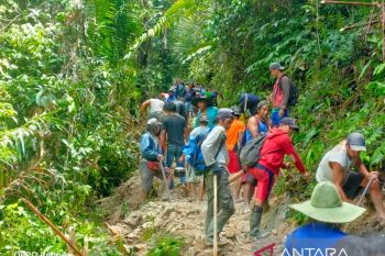 Majelis Sinode GKST perintahkan umat kerja bhakti Perbaiki akses transportasi jalan Bada-Rampi