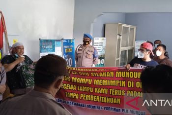 Warga OKU minta PLN tingkatkan pelayanan pelanggan