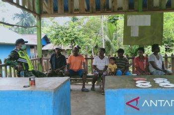 Koramil Numfor imbau penjual pinang turut jaga kebersihan