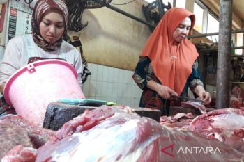 Harga daging di Temanggung pascalebara masih bertahan tinggi