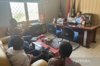 Imigrasi layani permohonan paspor bagi ratusan peziarah ke Timor Leste