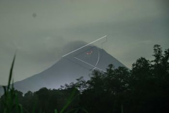 BPPTKG: tinggi kubah lava barat daya Gunung Merapi turun tiga meter