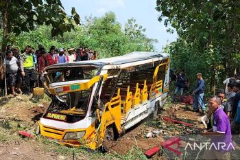Isuzu boks modifikasi terguling di Boyolali, dua penumpang tewas