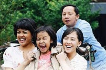 Kiat mengasuh dan menyenangkan anak dari Nirina Zubir dan Ringgo Agus