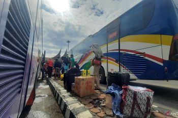 Penumpang bus minta revitalisasi terminal Pariaman