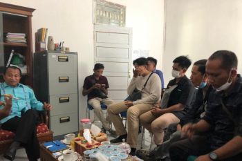 Dinas  LH Pasaman Barat segera pangkas pohon pelindung lapuk