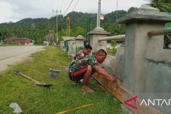 Posramil Warsa lakukan pembenahan dan perawatan pagar kantor