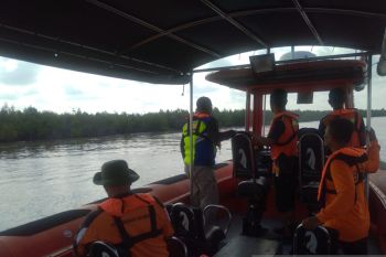 Kapal mengangkut 1 ton besi tua hilang kontak di perairan Meranti