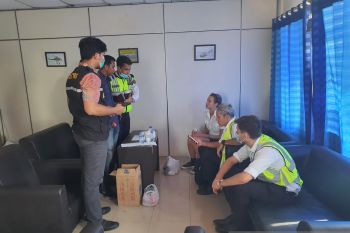 KKP pastikan awak pesawat masuk wilayah NKRI tanpa izin negatif COVID-19