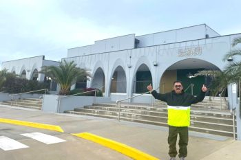 Catatan Ilham Bintang - Salat Dzuhur di Masjid Seharga 85 Milyar