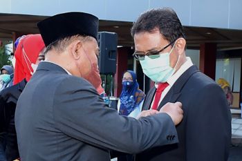 31 PNS Unsoed Purwokerto terima Satya Lencana Karya Satya