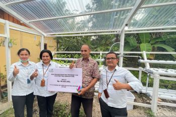PLN UP3 Biak salurkan bantuan  Kelompok Tanaman Hidroponik
