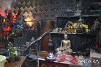 Vihara Girinaga Makassar kebakaran  akibat lilin jatuh