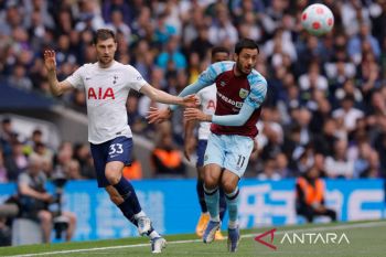 Tottenham aktifkan perpanjangan kontrak Ben Davies selama satu tahun