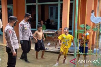 Banjir rob landa perkampungan nelayan Sumenep