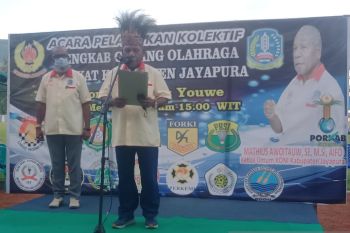 KONI Jayapura melantik 12 pengurus cabang olahraga setempat
